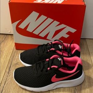 Nike tanjun GS